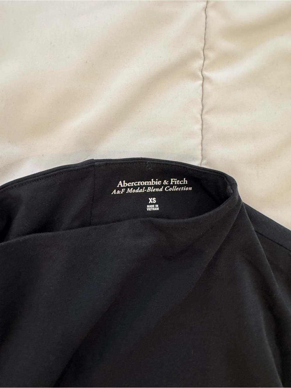 Abercrombie & Fitch Black Sleeveless Ruched Side top - Picture 2 of 4
